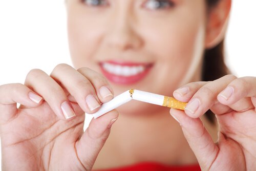 Pare de fumar para prevenir a osteoporose
