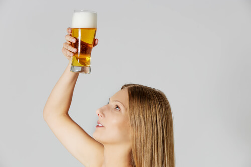 Cerveja para cuidar do cabelo naturalmente