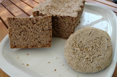 Pão sem glúten de trigo sarraceno e arroz. Fácil e delicioso!
