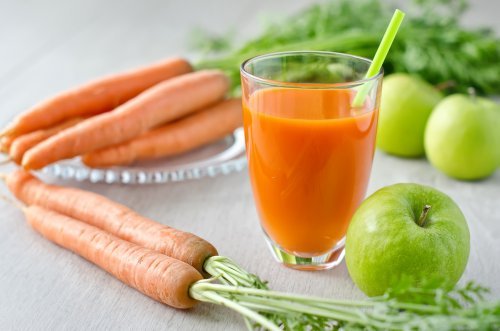 Vitamina de cenoura e maçã