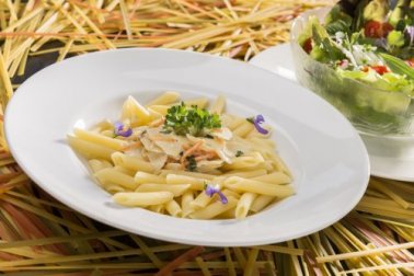 Como cozinhar macarrão mais cremoso sem creme ou queijo?