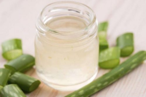 Pote com gel de aloe vera