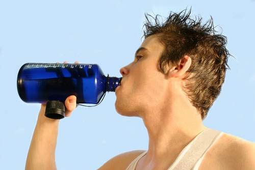 Depois de transpirar deve beber bastante água