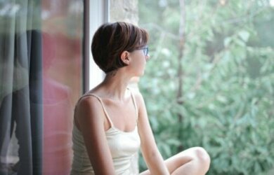 Não tenha medo de ficar só: 9 conselhos para aceitar os momentos de solidão