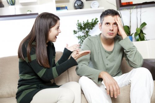 As brigas no casal colocam o relacionamento em uma constante crise