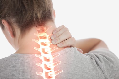 Mulher com dor na cervical