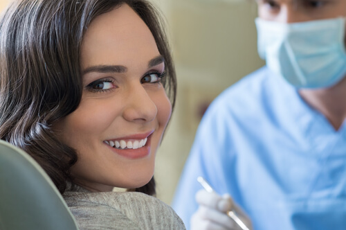 Mulher com dentista
