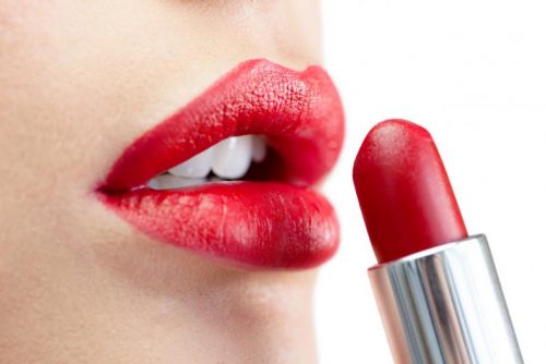 Batão é um produto de beleza que não deve ser compartilhado