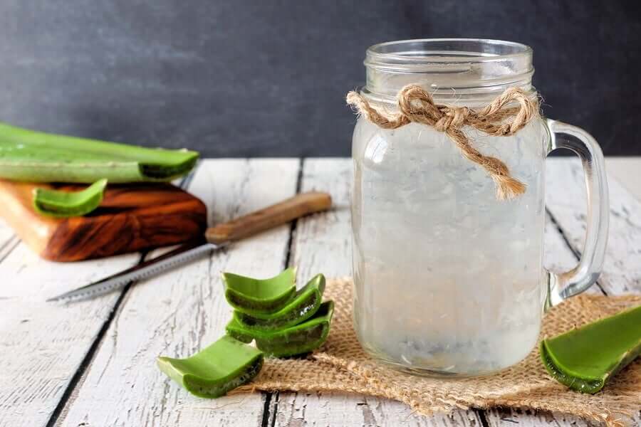 Segundo as crenças populares, o suco de aloe vera tem um efeito anti-inflamatório