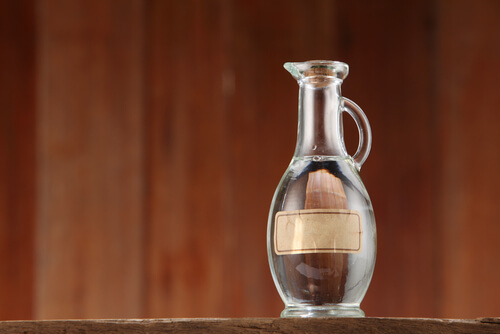 Vinagre e álcool ajudam a limpar os ouvidos