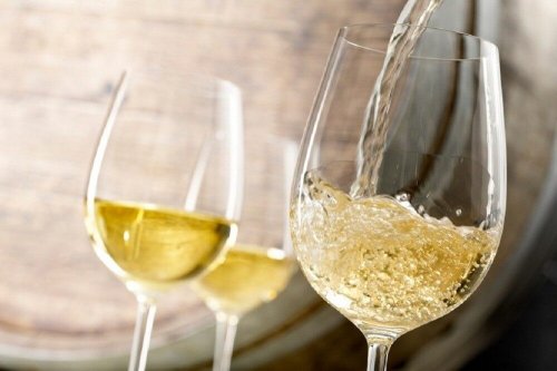 O vinho branco serve para o tratamento da anemia