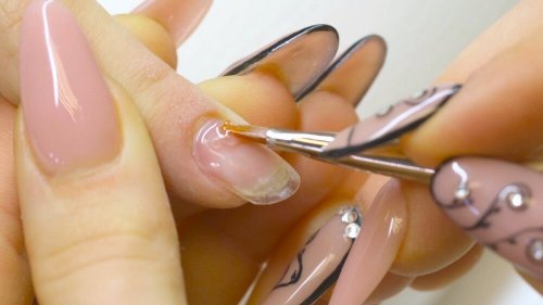 Abuso de manicure pode ser uma das razões das unhas frágeis