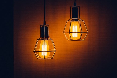 Coloque lámpadas de baixo consumo para gastar menos eletricidade