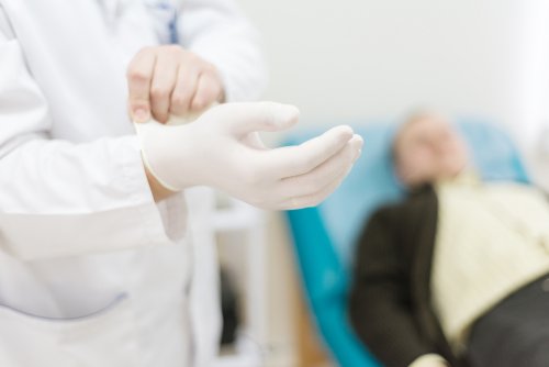 Paciente consultando médico por sua disfunção erétil