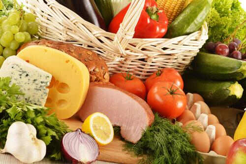 Uma alimentação equilibrada ajuda a evitar estar com fome a toda hora
