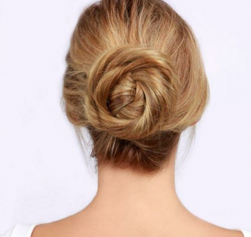 Coque é um penteado simples