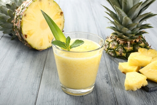 Vitamina de abacate e abacaxi