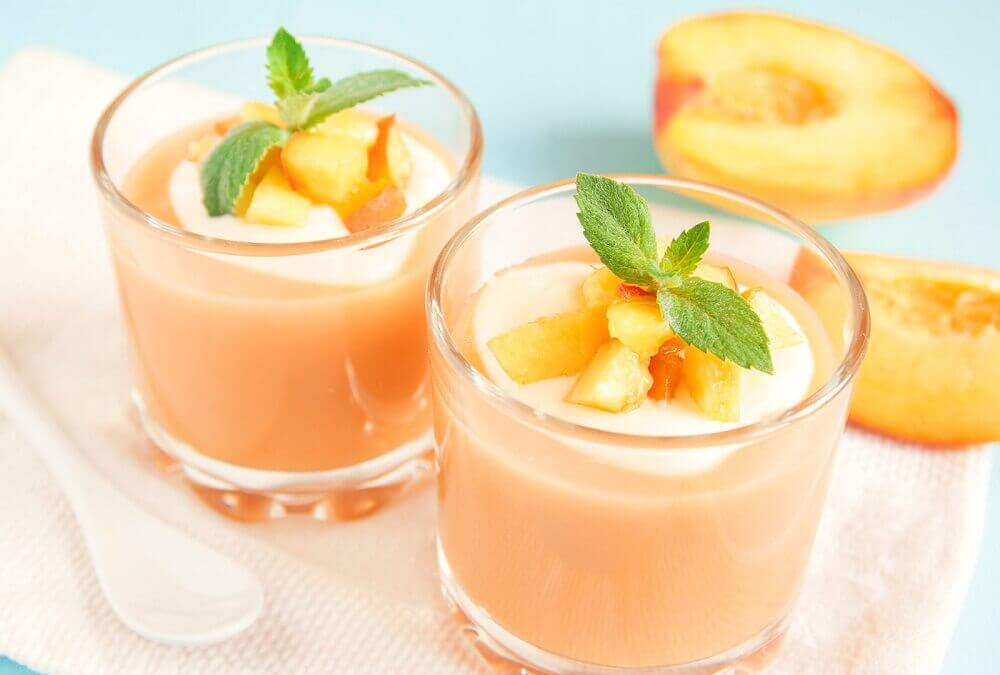 Vitamina de pêssego e leite de amêndoas