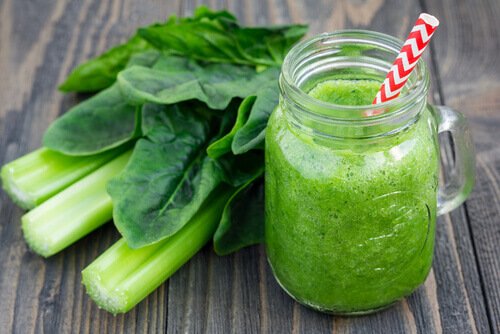 Bebida verde para perder peso