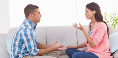 Casal conversando após uma infidelidade