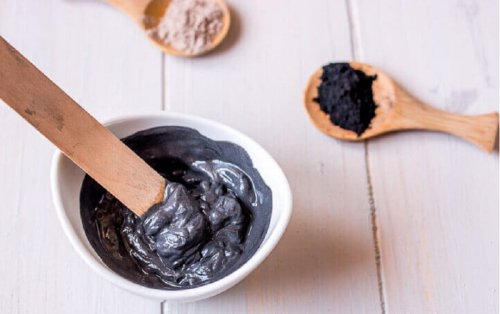 Preparo da máscara negra para eliminar os cravos e impurezas