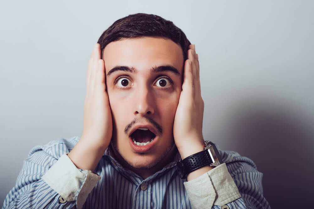 Homem assustado