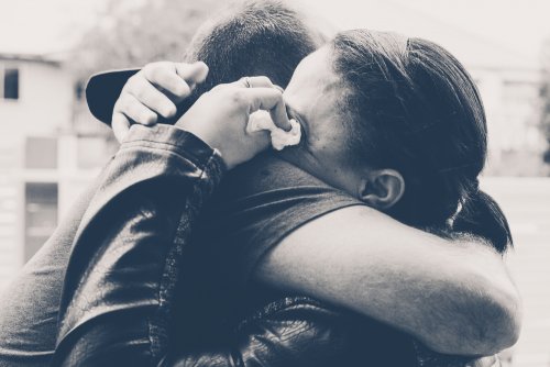 Manter um relacionamento por pena ou culpa causa sofrimento para ambas as partes