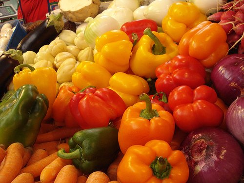 Verduras e ácido hialurônic contribuem para ter uma pele sem rugas