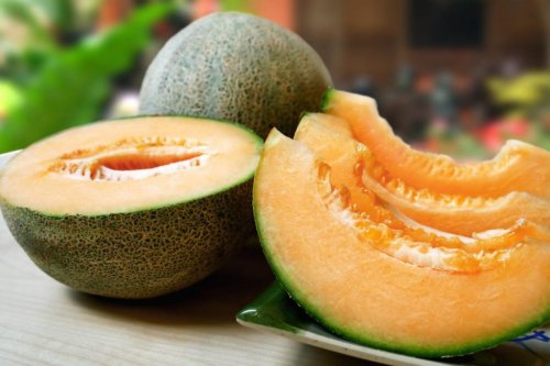 O melão ajuda a reduzir as olheiras naturalmente