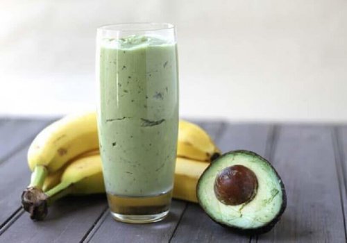 Vitamina de abacate e chá verde