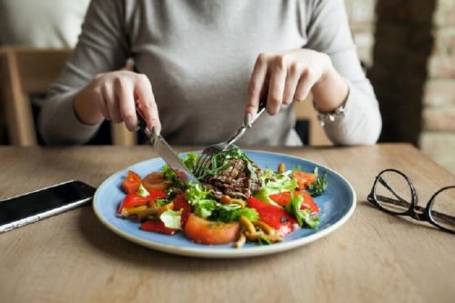 Uma boa alimentação contibui para queimar gosdura