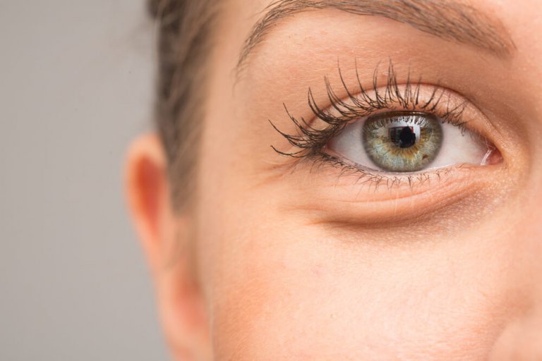 7 razões pelas quais os olhos podem inchar