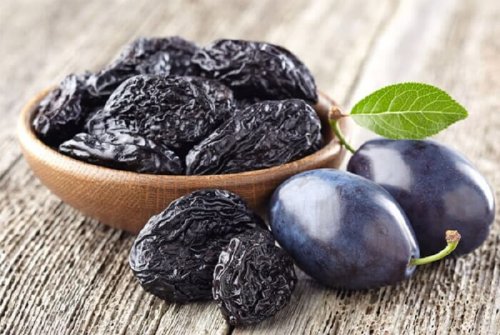 Ameixas são frutos secos que ajudam a perder peso