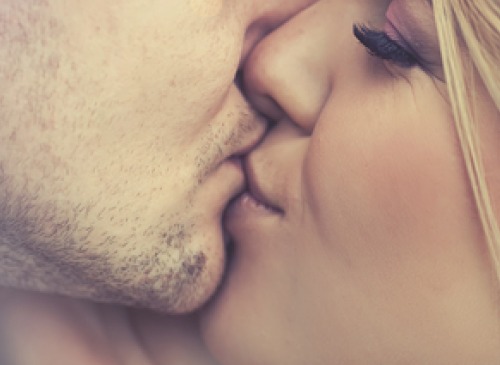 5 doenças transmitidas pelo beijo
