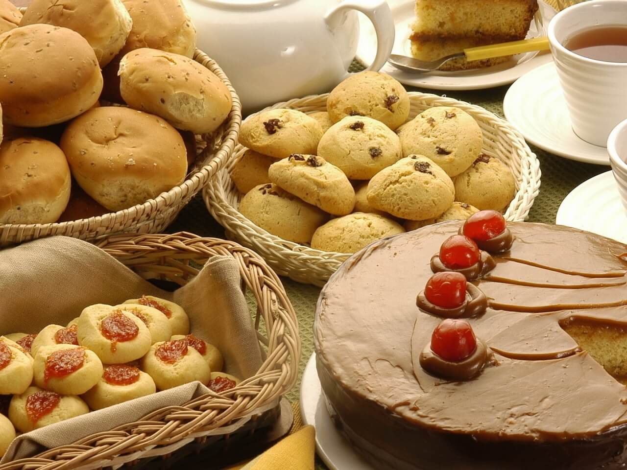 Doces ricos em açúcar são ruins para quem sofre de constipação.