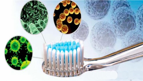 Água oxigenada desinfeta escova de dentes