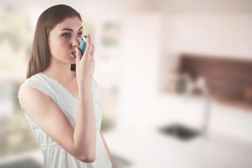 Mulher fazendo tratamento para controlar a asma