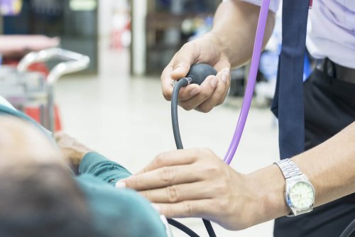 Os controles médicos ajuda a controlar a hipotensão