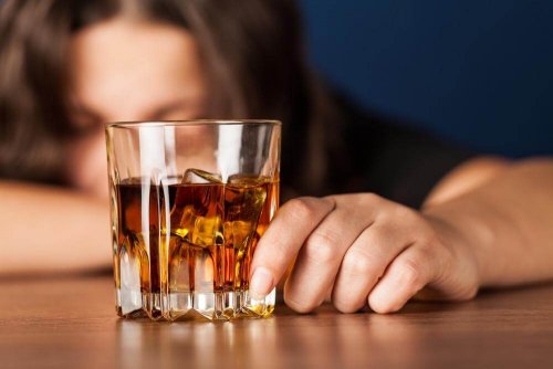 Deve evitar ingerir bebidas alcoolicas em jejum