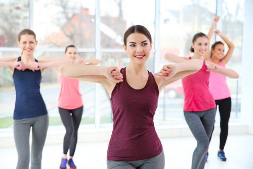 Mulheres praticando dança cardio