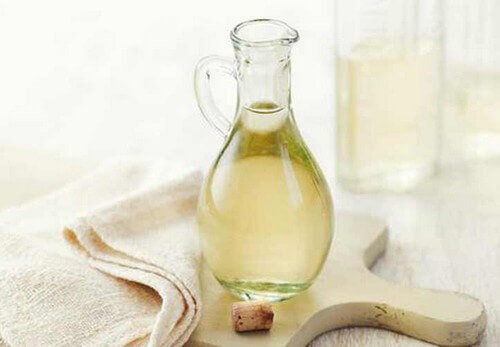 Vinagre branco é efetivo para eliminar os calos