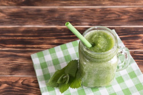 Vitamina verde com hortelã