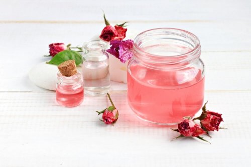 Tônico de água de rosas