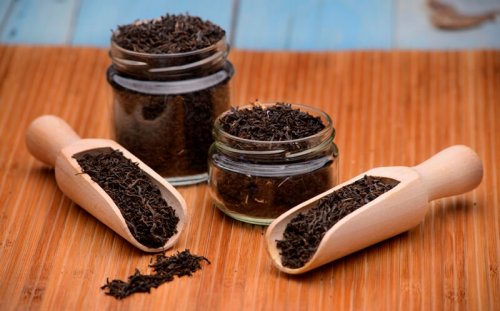 Chá preto serve como tratamento para combater o herpes labial