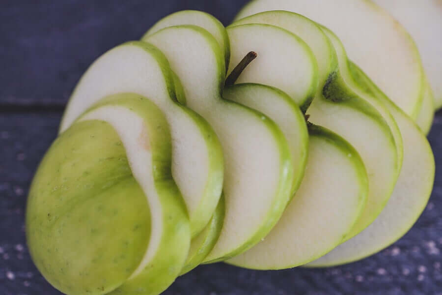 Comer uma maçã verde em jejum