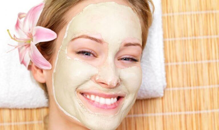 Máscara facial para a pele oleosa
