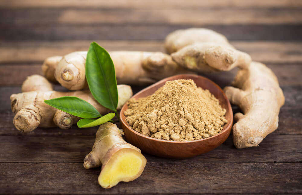 Bebida de cúrcuma e gengibre para emagrecer