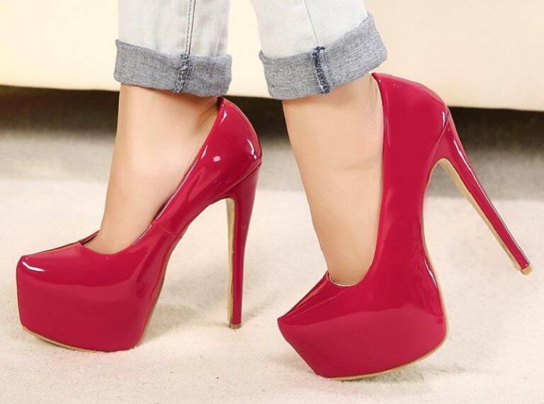 Sapatos de salto alto