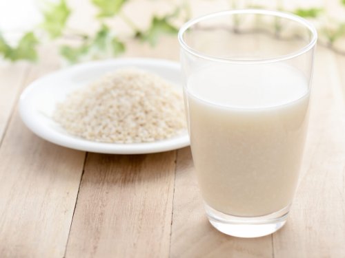 A água de arroz ajuda a parar o vômito