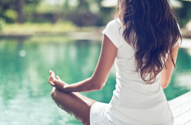 3 posturas de ioga para cuidar da saúde pélvica